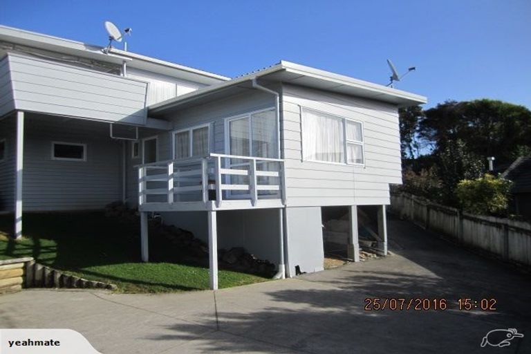 Photo of property in 287 Glenfield Road, Glenfield, Auckland, 0629