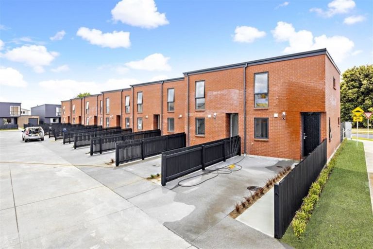 Photo of property in 73 Walsh Road, Papakura, 2110