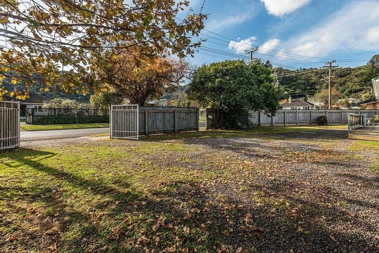 Photo of property in 132 Kowhai Street, Naenae, Lower Hutt, 5011