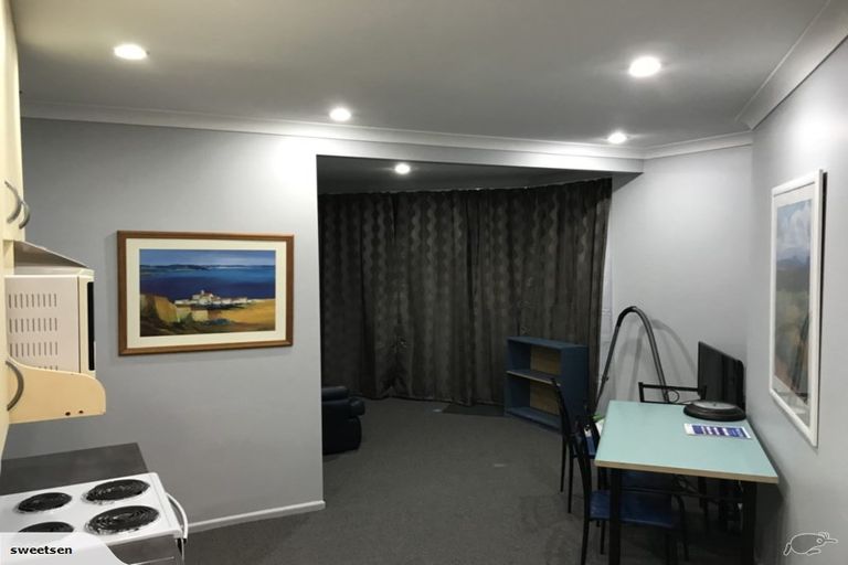 Photo of property in Terrace Garden Apartments, 1e/120 The Terrace, Wellington Central, Wellington, 6011
