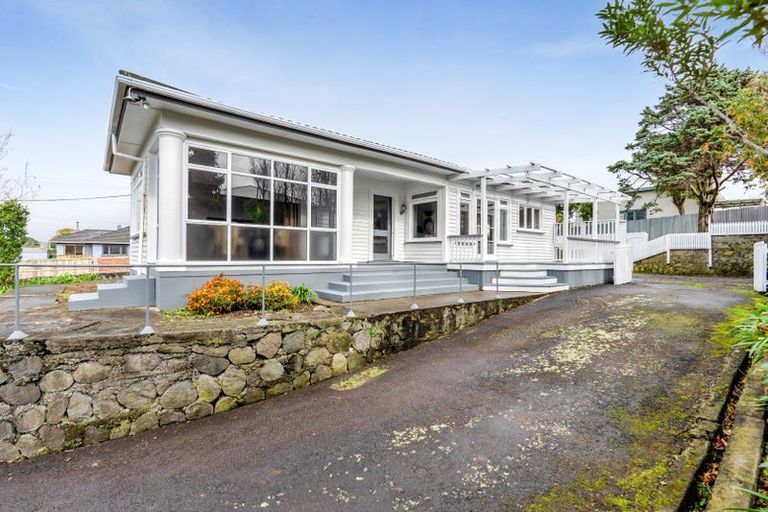 Photo of property in 106 Seaview Road, Westown, New Plymouth, 4310