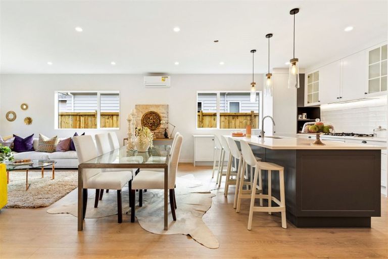 Photo of property in 87 Vinistra Road, Kumeu, 0810