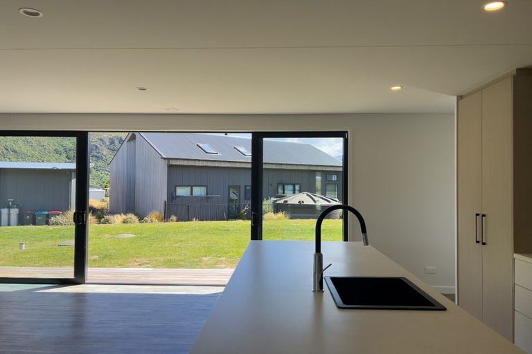 Photo of property in 11 Lakefield Close, Kingston, Athol, 9793