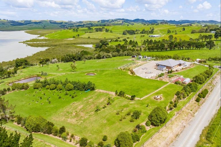 Photo of property in 24 Karakanui Road, Tinopai, Matakohe, 0593