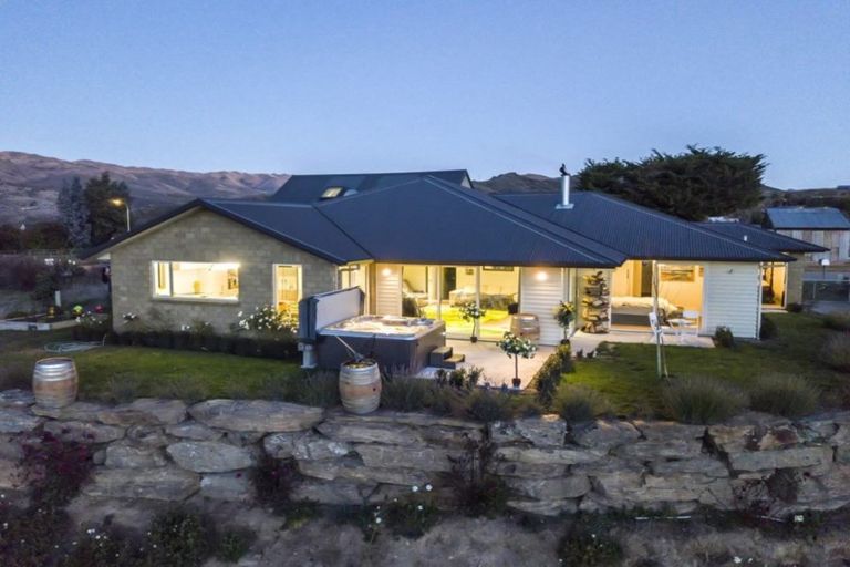 Photo of property in 21 Terrace Street, Nevis, Cromwell, 9384