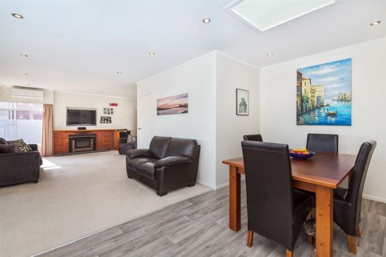 Photo of property in 33 Mayfair Crescent, Mairangi Bay, Auckland, 0630