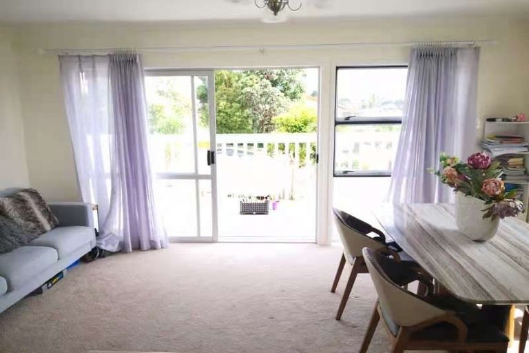 Photo of property in 129 Oaktree Avenue, Browns Bay, Auckland, 0630