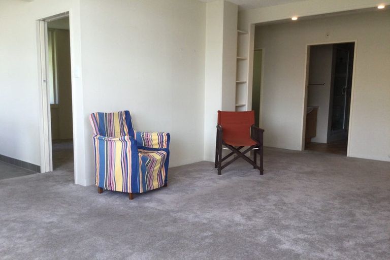 Photo of property in Jerningham Apartments, 20 Oriental Terrace, Oriental Bay, Wellington, 6011