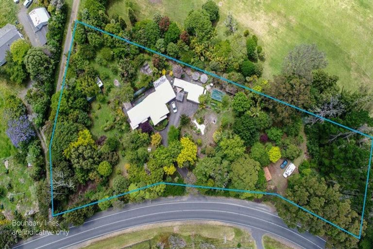 Photo of property in 1688 South Head Road, South Head, Helensville, 0874