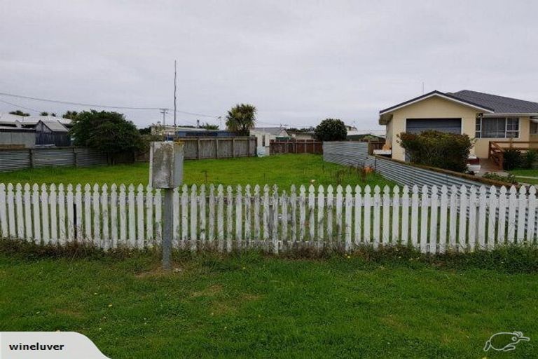 Photo of property in 52 Nash Parade, Foxton Beach, Foxton, 4815