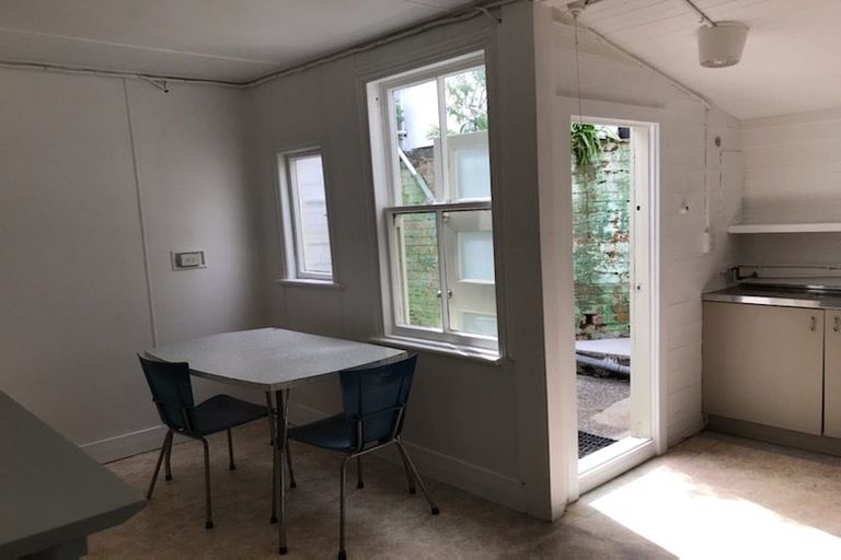 Photo of property in 20 Macdonald Crescent, Te Aro, Wellington, 6011