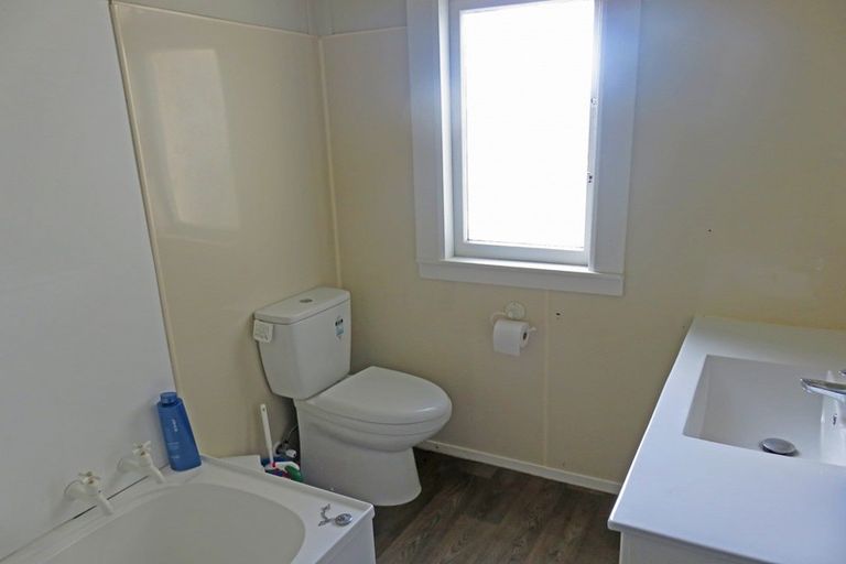 Photo of property in 11 Milverton Avenue, Hokowhitu, Palmerston North, 4410