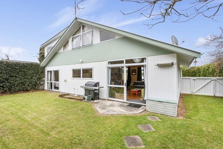 Photo of property in 10/25a Beach Road, Te Atatu Peninsula, Auckland, 0610