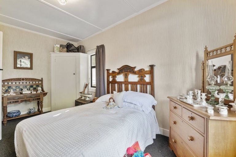 Photo of property in 17 Graham Street, Eltham, 4322