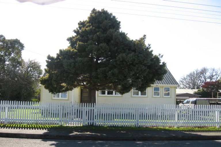 Photo of property in 1 Papawai Road, Greytown, 5712
