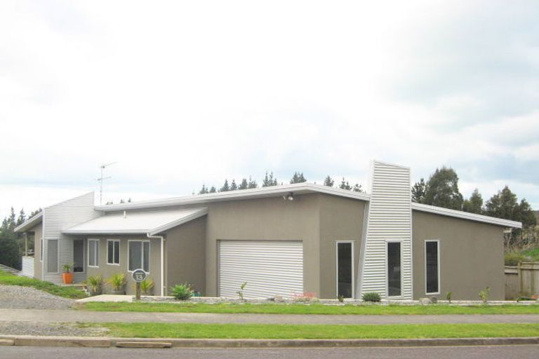 Photo of property in 13 Ashmore Drive, Frankleigh Park, New Plymouth, 4310