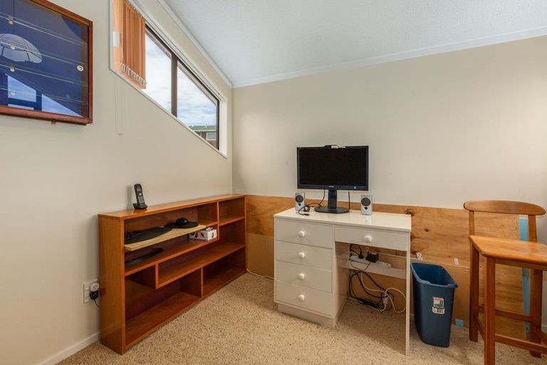 Photo of property in 14 Sailmaker Close, Whitby, Porirua, 5024