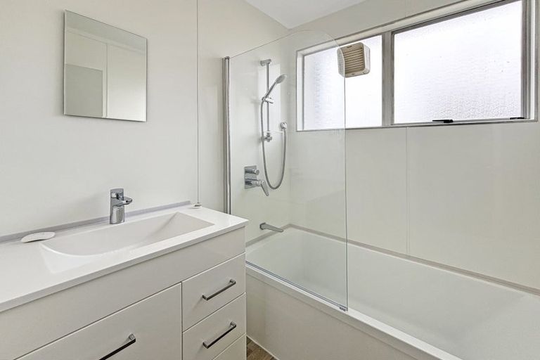 Photo of property in 6/77 West Coast Road, Glen Eden, Auckland, 0602