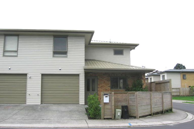 Photo of property in 26 Barnea Circle, Glen Eden, Auckland, 0602