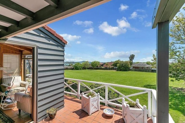 Photo of property in 2/13 Nimrod Place, Half Moon Bay, Auckland, 2012