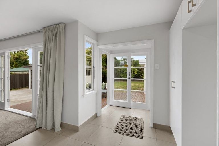 Photo of property in 6 Riverlaw Terrace, Saint Martins, Christchurch, 8022
