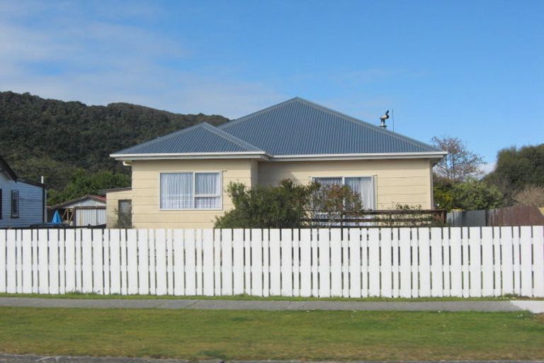 Photo of property in 62 Hall Street, Cobden, Greymouth, 7802