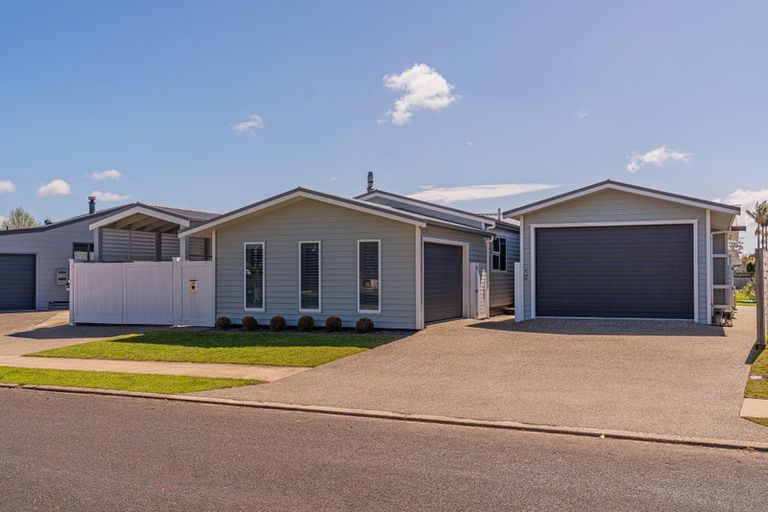 Photo of property in 15 Whitby Avenue, Whitianga, 3510