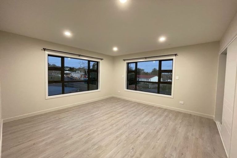 Photo of property in 128b Hutchinsons Road, Bucklands Beach, Auckland, 2014