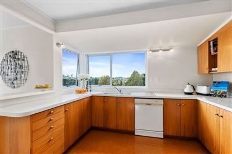 Photo of property in 81 Juniper Road, Sunnynook, Auckland, 0620