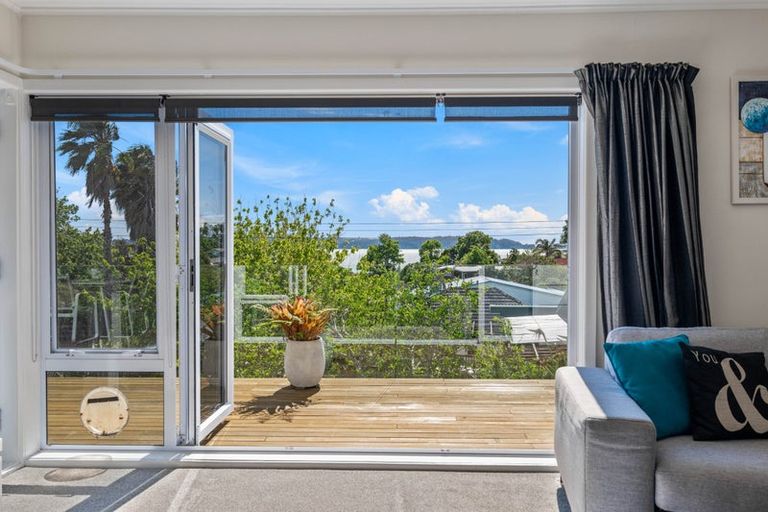 Photo of property in 52 Totara Road, Te Atatu Peninsula, Auckland, 0610