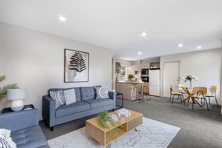 Photo of property in 2 Woodfield Lane, Redwood, Christchurch, 8051