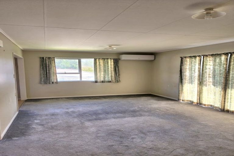 Photo of property in 2/35 Paramu Avenue, Birkdale, Auckland, 0626