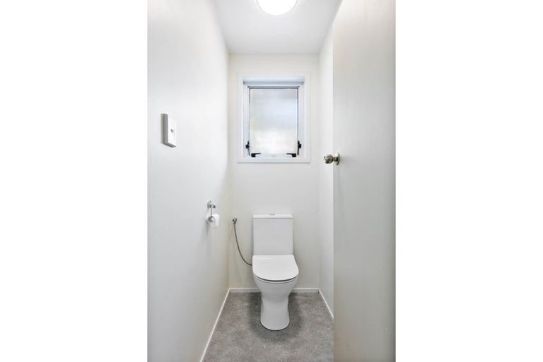 Photo of property in 28 Nor'east Drive, Northcross, Auckland, 0632