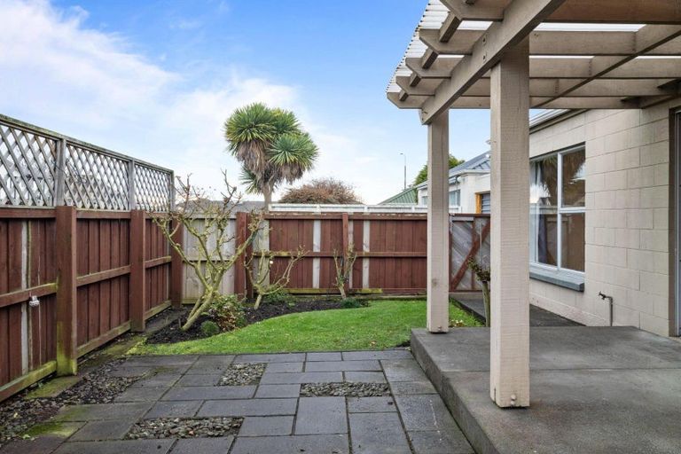 Photo of property in 2/73a Harewood Road, Papanui, Christchurch, 8053