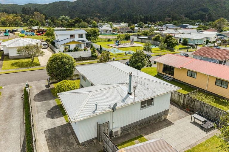 Photo of property in 15 Stockdale Street, Wainuiomata, Lower Hutt, 5014