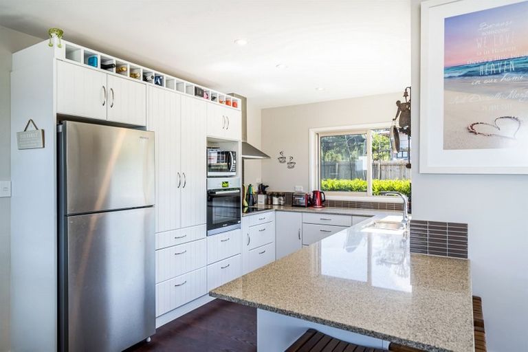 Photo of property in 9 Namsan Close, Fairview Heights, Auckland, 0632