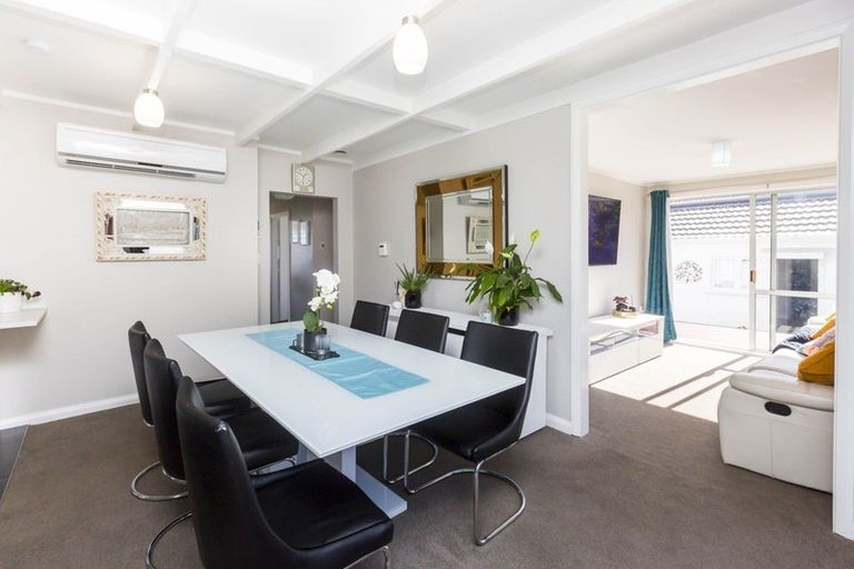 Photo of property in 2 Oxford Crescent, Ebdentown, Upper Hutt, 5018