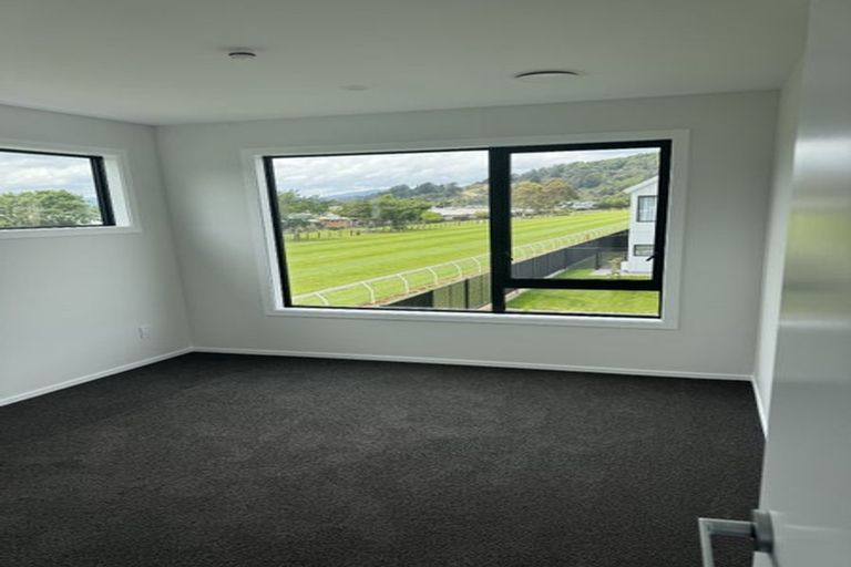 Photo of property in 7 Kumai Lane, Wallaceville, 5018