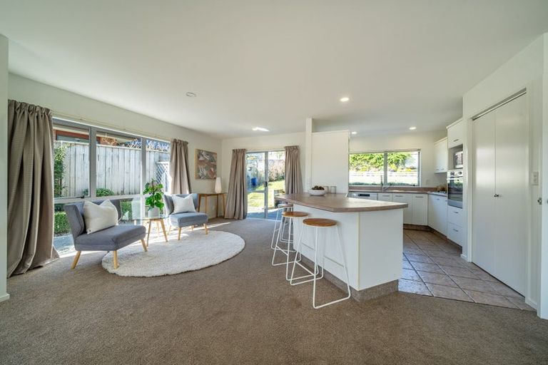 Photo of property in 12 Lanyon Place, Whitby, Porirua, 5024