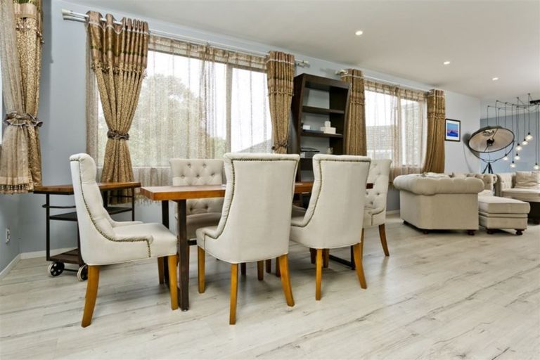 Photo of property in 11a Ludlow Terrace, Totara Vale, Auckland, 0627