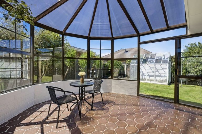 Photo of property in 4 Larkhill Place, Russley, Christchurch, 8042