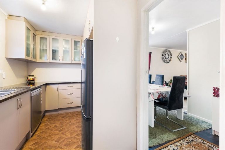 Photo of property in 4 Backhurst Grove, Massey, Auckland, 0614