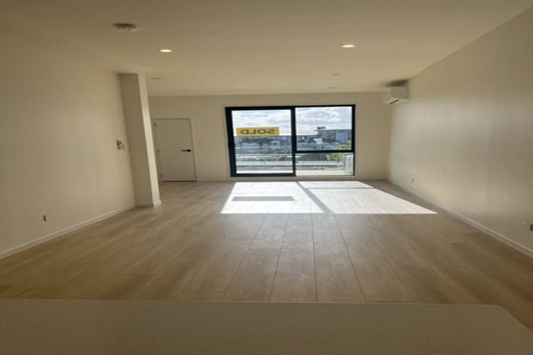Photo of property in 14 Papa Takaro Lane, Flat Bush, Auckland, 2019