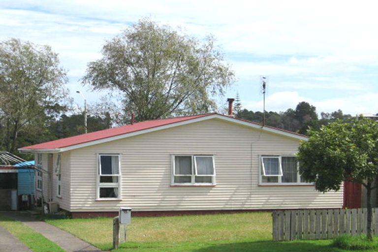 Photo of property in 74 Cedar Heights Avenue, Massey, Auckland, 0614