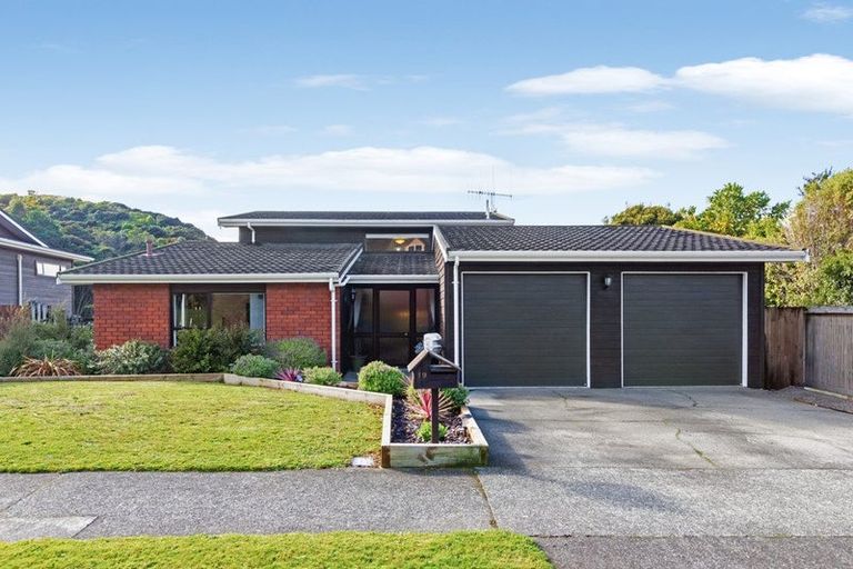 Photo of property in 19 Shackle Lane, Whitby, Porirua, 5024