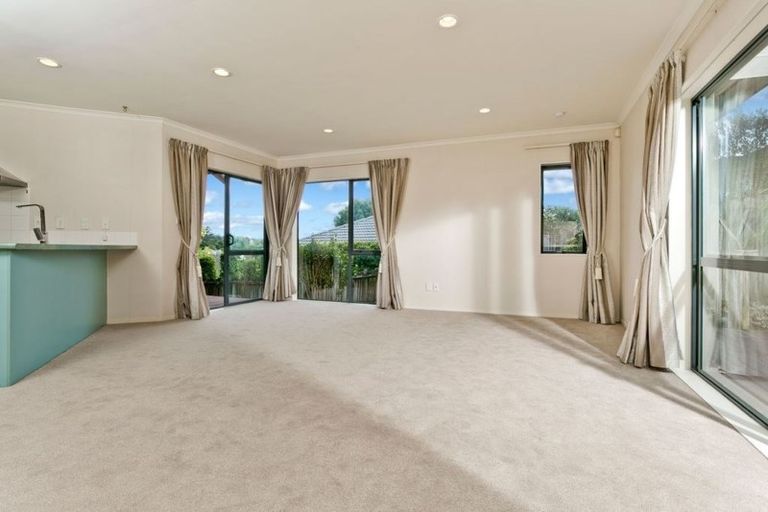 Photo of property in 16 Phoebe Meikle Place, Torbay, Auckland, 0630