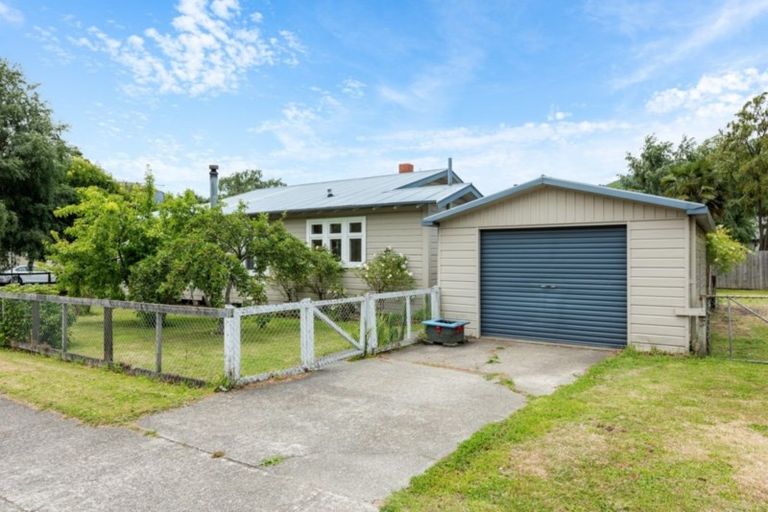 Photo of property in 16 Buller Street, Picton, 7220