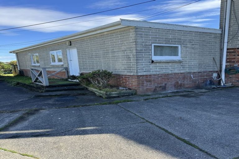 Photo of property in 17 Edgeworth Road, Glenfield, Auckland, 0629