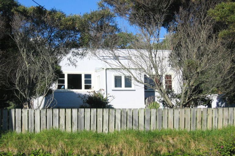 Photo of property in 32 Ngaio Street, Otaki Beach, Otaki, 5512