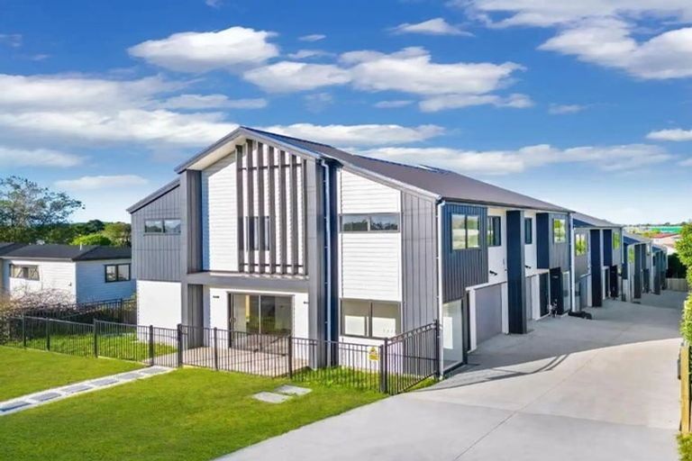 Photo of property in 1/2 Wood Street, Papakura, 2110